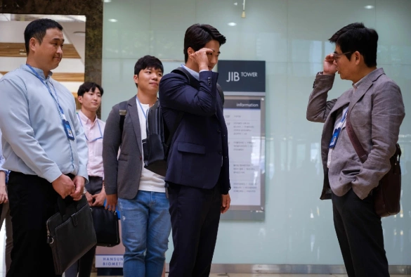 Кадр из дорамы Стоит ли нам сделать это дважды