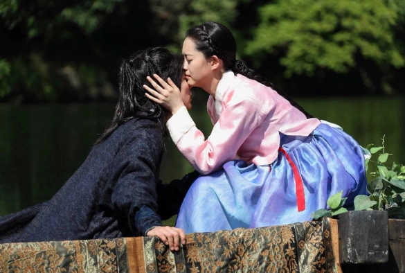 Кадр из дорамы Чосонский маг