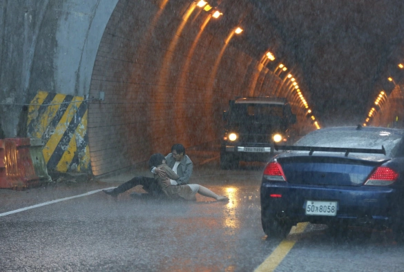 Кадр из дорамы Потерянное время
