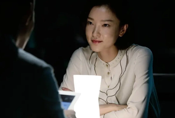 Кадр из дорамы Шёпот мёртвого тела