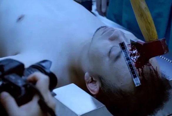 Кадр из дорамы Шёпот мёртвого тела