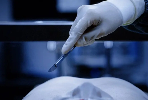 Кадр из дорамы Шёпот мёртвого тела