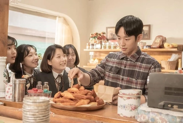 Кадр из дорамы Музыкальный альбом