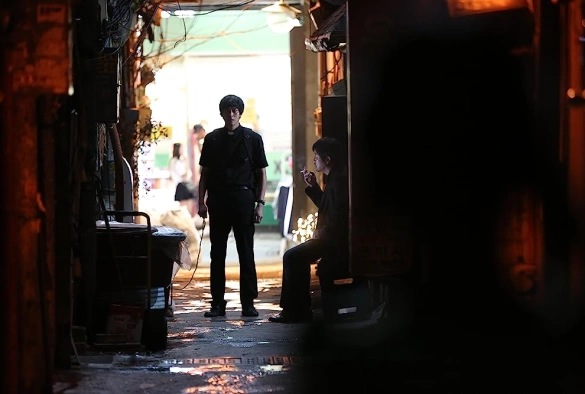 Кадр из дорамы Чёрные священники