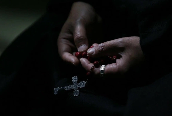 Кадр из дорамы Чёрные священники