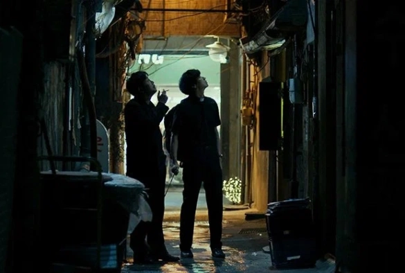 Кадр из дорамы Чёрные священники