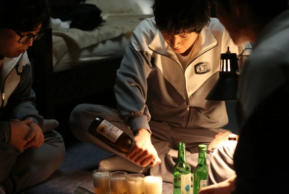 Кадр из дорамы Чёрные священники