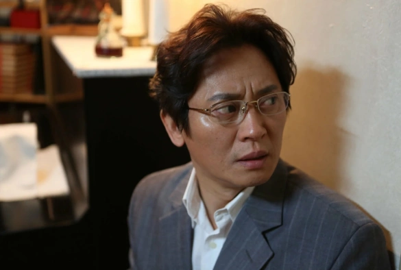 Кадр из дорамы Чёрные священники