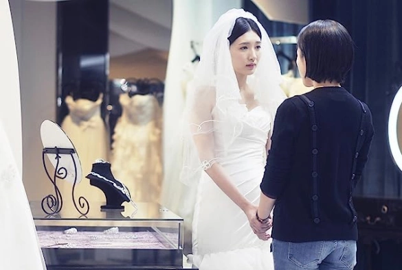 Кадр из дорамы Столь молоды