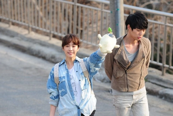 Кадр из дорамы Принц с чердака