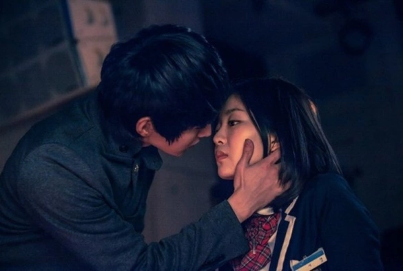 Кадр из дорамы Цветок вампира