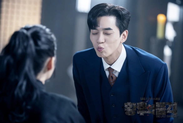 Кадр из дорамы Достоинство императрицы