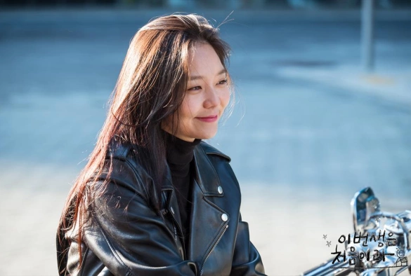 Кадр из дорамы Наша первая жизнь