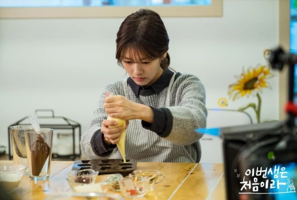 Кадр из дорамы Наша первая жизнь