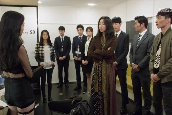 Кадр из дорамы Продюсер