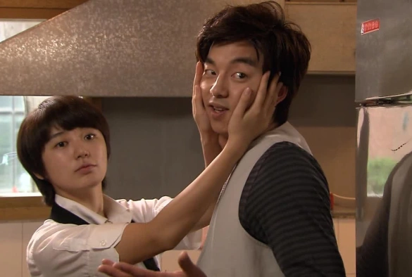 Кадр из дорамы Первое кафе «Принц»