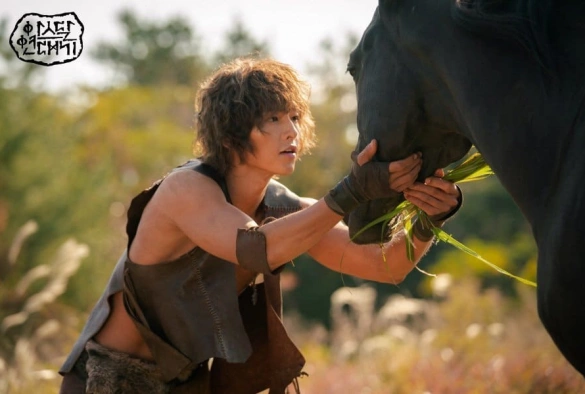 Кадр из дорамы Хроники Асдаля: Дитя пророчества