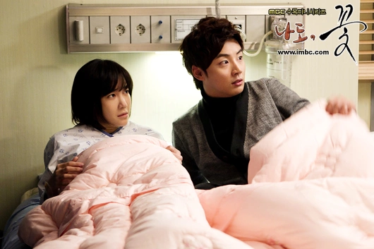 Кадр из дорамы Я тоже цветочек