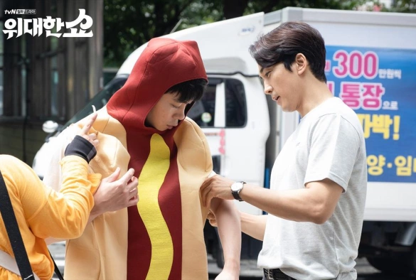 Кадр из дорамы Великое шоу