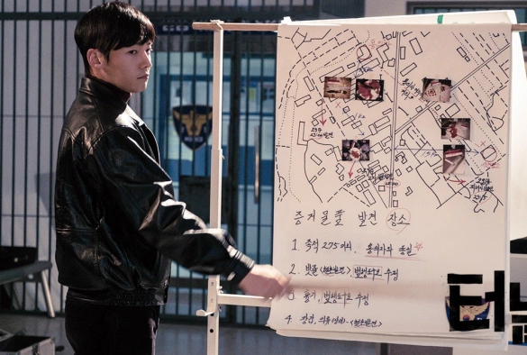 Кадр из дорамы Тоннель