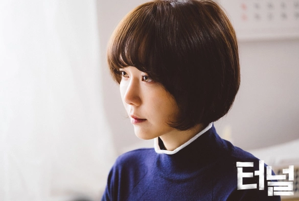 Кадр из дорамы Тоннель