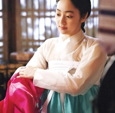 Кадр из дорамы Скандал в Сонгюнгване