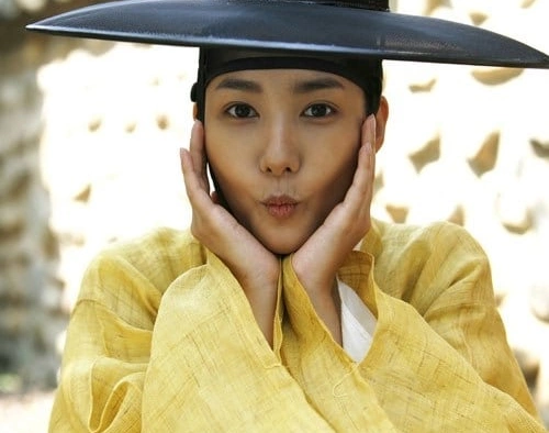 Кадр из дорамы Скандал в Сонгюнгване