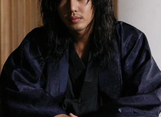 Кадр из дорамы Скандал в Сонгюнгване