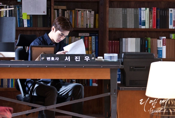 Кадр из дорамы Помнить: Война сына