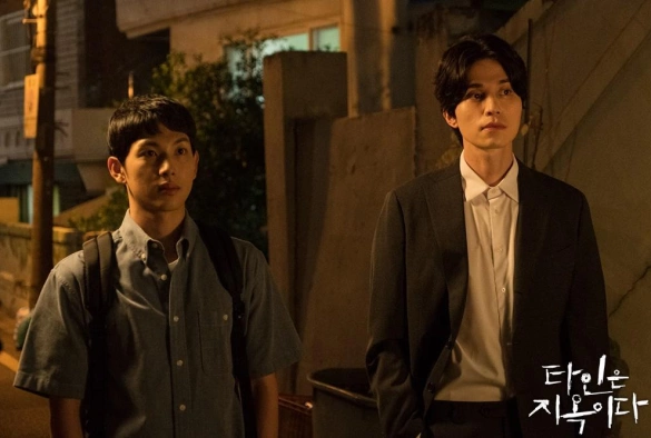 Кадр из дорамы Незнакомцы из ада