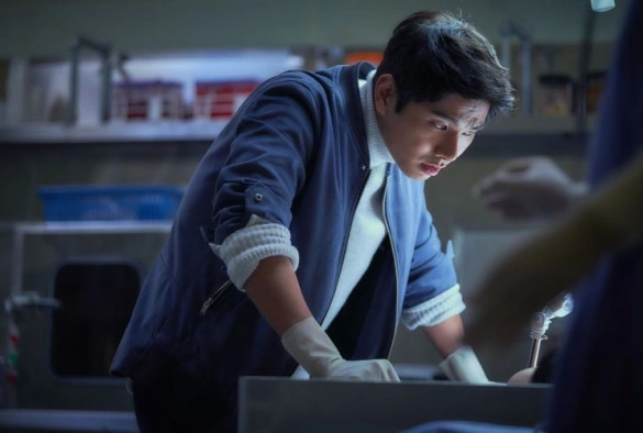 Кадр из дорамы Красная Луна, синее Солнце