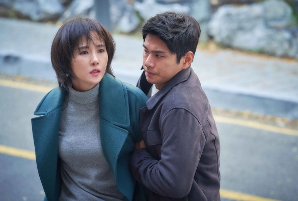 Кадр из дорамы Красная Луна, синее Солнце