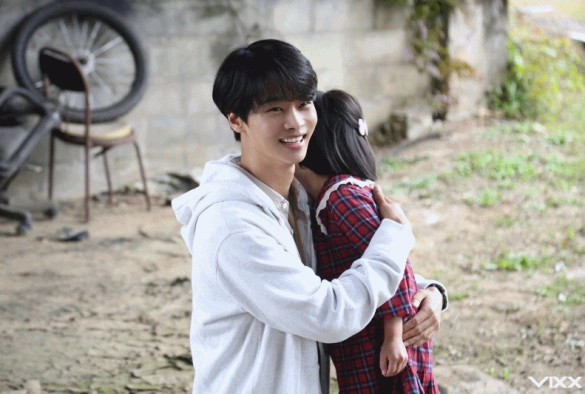 Кадр из дорамы Красная Луна, синее Солнце