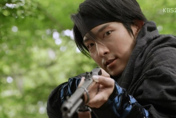 Кадр из дорамы Чосонский стрелок