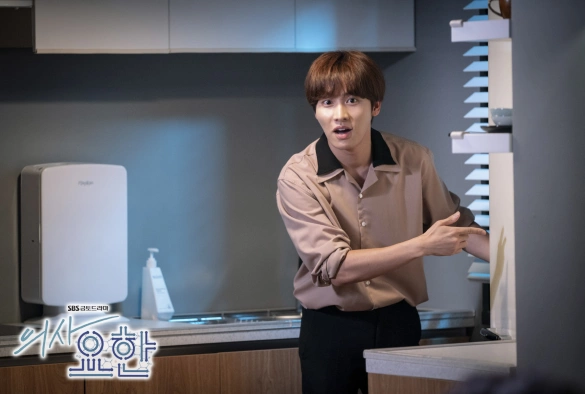 Кадр из дорамы Доктор Ё Хан