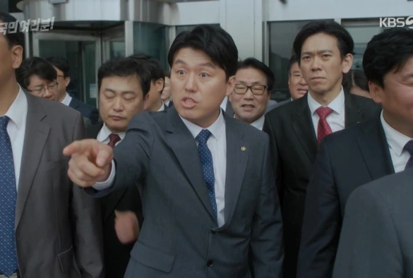 Кадр из дорамы Дорогие граждане