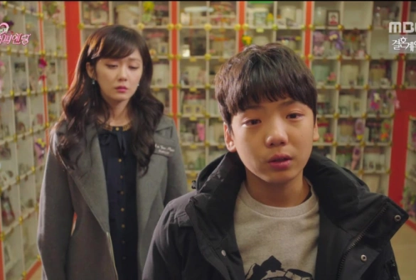 Кадр из дорамы Ещё один счастливый конец