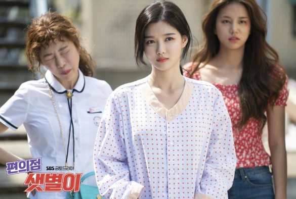 Кадр из дорамы Круглосуточный магазин Сэт Бёль