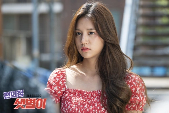 Кадр из дорамы Круглосуточный магазин Сэт Бёль