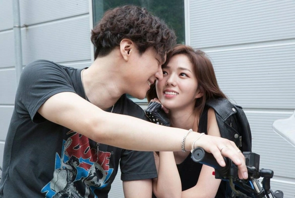 Кадр из дорамы Сильнейший доставщик