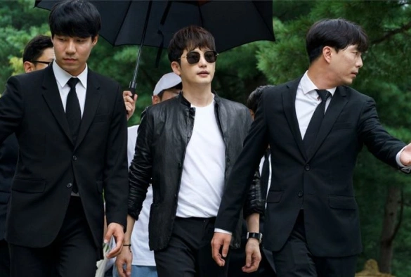 Кадр из дорамы Страшно прекрасный