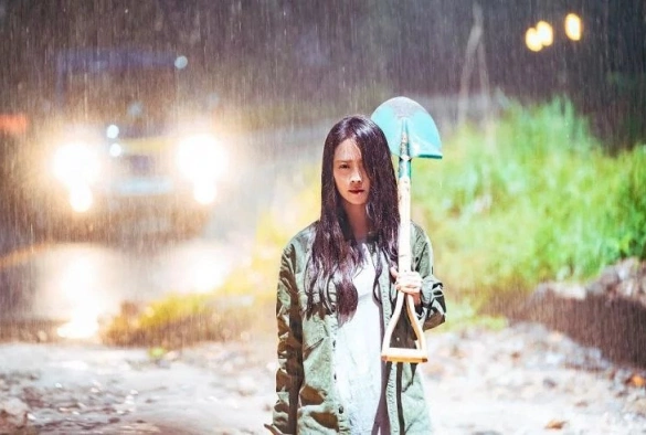 Кадр из дорамы Страшно прекрасный