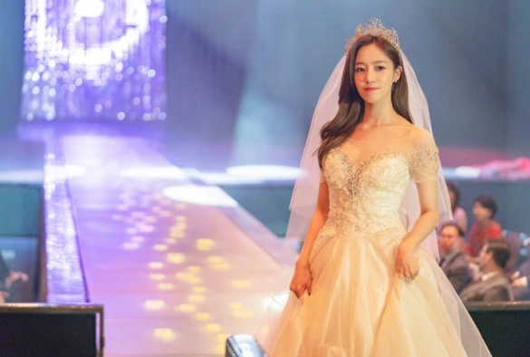 Кадр из дорамы Страшно прекрасный