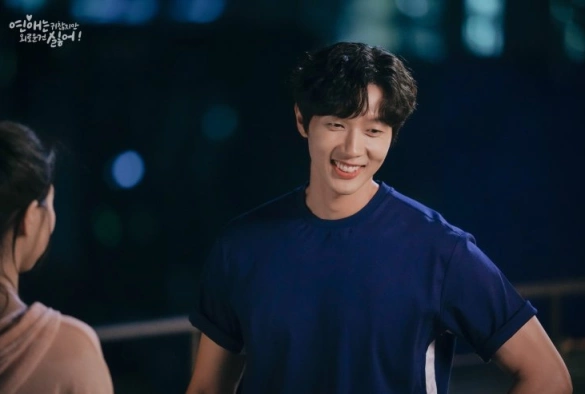 Кадр из дорамы Любовь раздражает, но я ненавижу одиночество