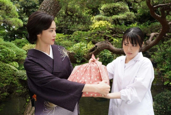 Кадр из дорамы С нами явно что-то не так