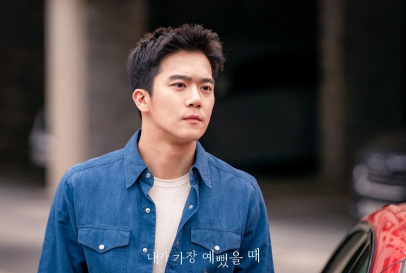 Кадр из дорамы Когда я была красивее