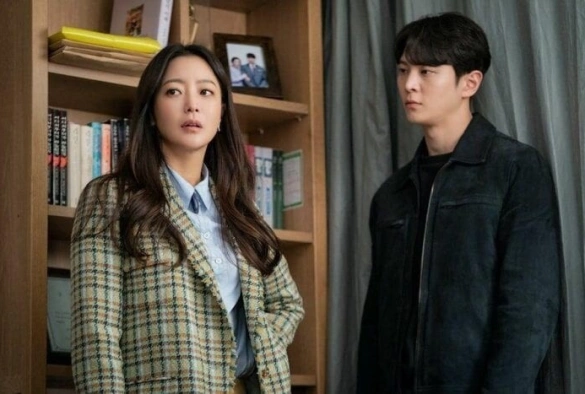 Кадр из дорамы Элис