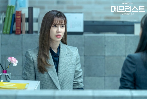 Кадр из дорамы Элис