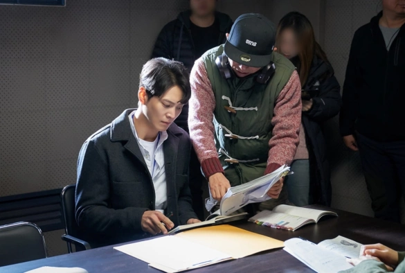 Кадр из дорамы Элис