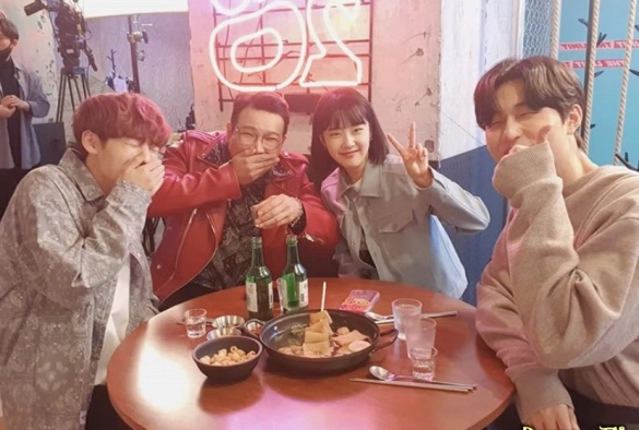 Кадр из дорамы Двадцать двадцать